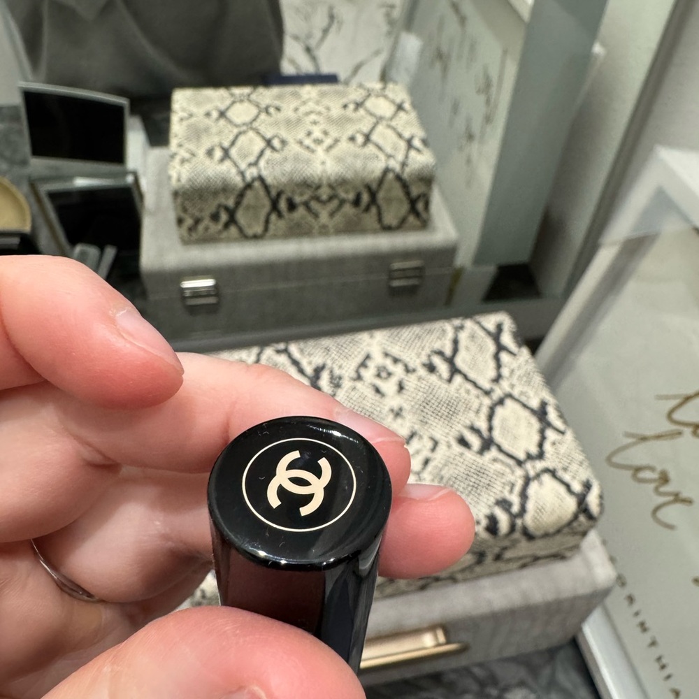 CHANEL Black  Brush with Brown Bristles BRAND NEW NEVER USED. - Picture 2 of 9